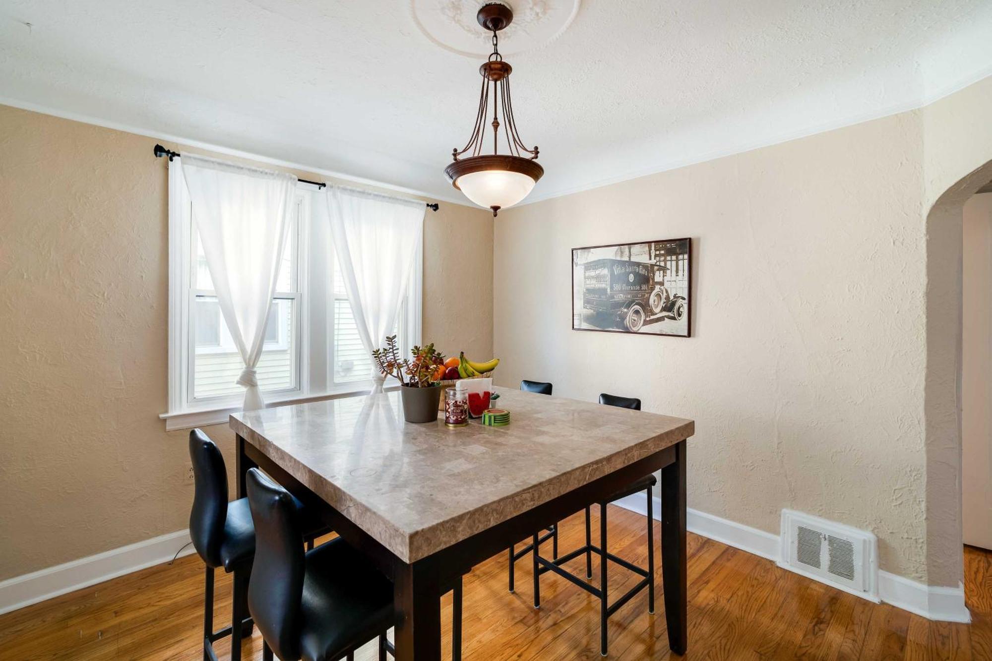 Ferndale Apartment With Yard - Near The Detroit Zoo! Exterior photo